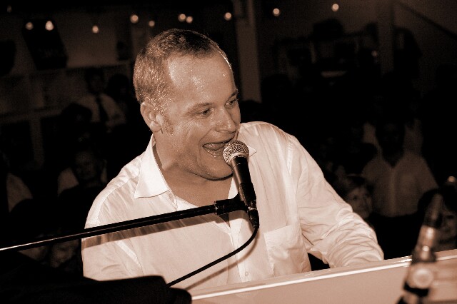 min 2006 12 16 beaune boogie 359 sepia